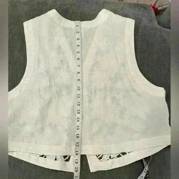 Allure Vintage White Floral Crochet Vest - Size 2X (fits like XL) - Picture 8 of 8